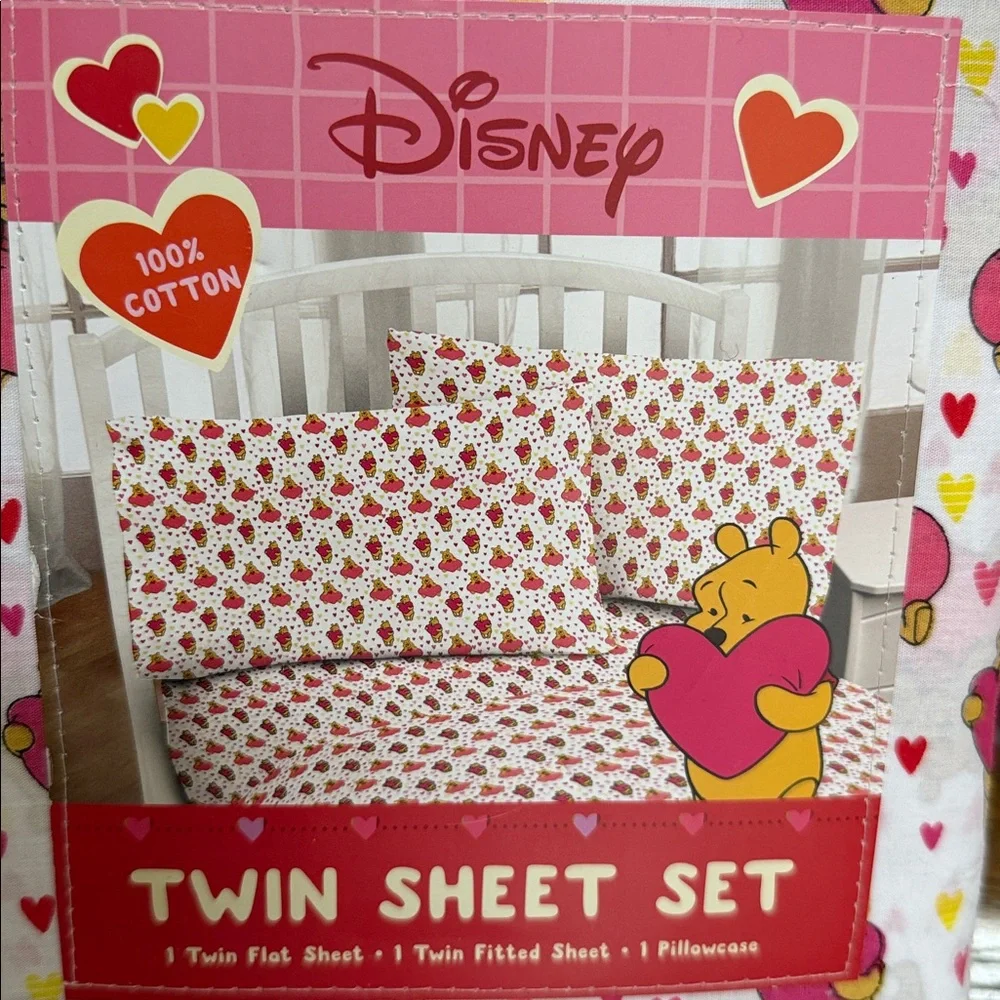 Disney Winnie the Pooh Heart Pattern Twin Sheet Set. 100% Cotton.